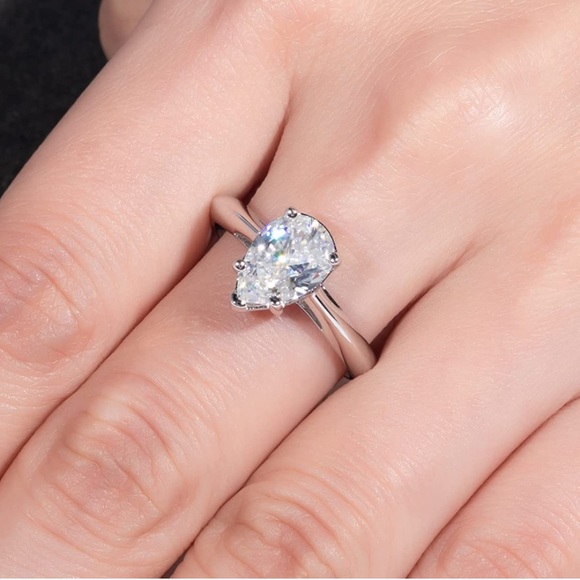 18k 2.5 cttw Pear Moissanite Diamond Solitaire Ring - Picture 5 of 8